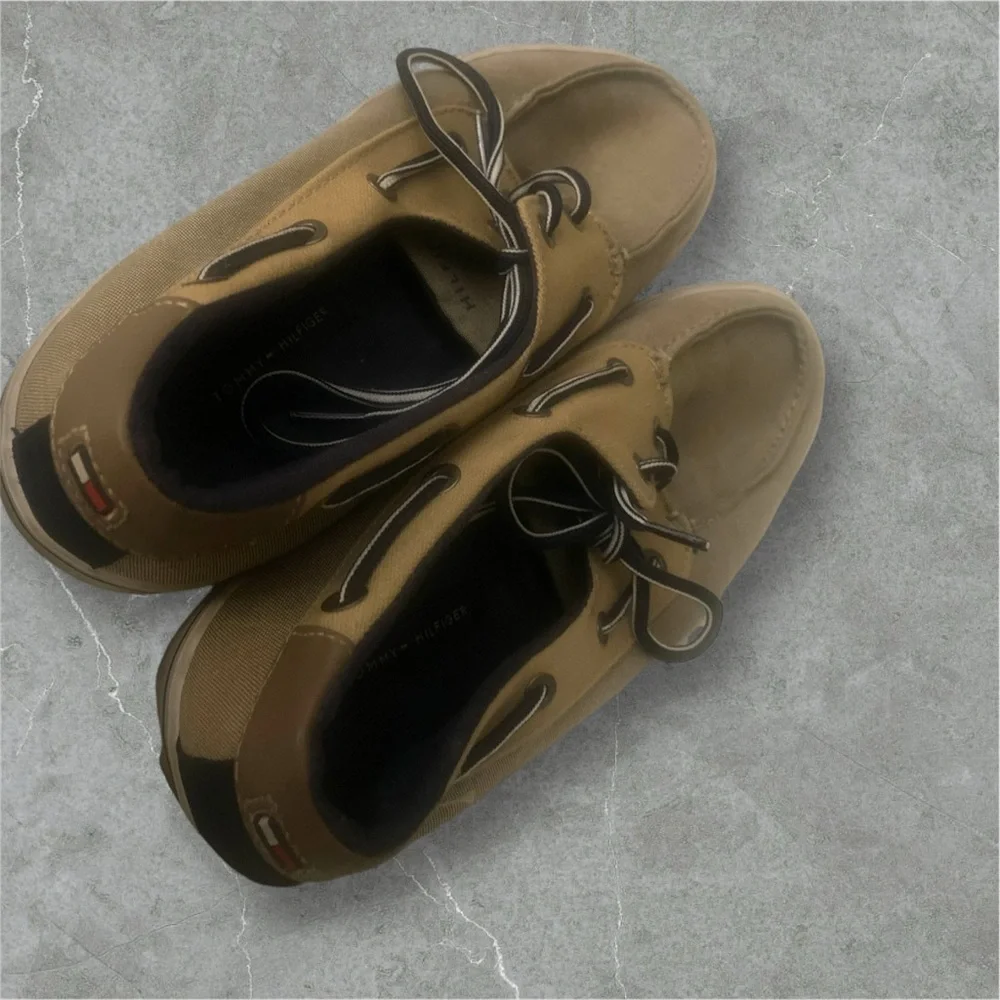 Tommy Hilfiger TMPHINX Tan/Beige Deck shoe Loafers Sz 9.